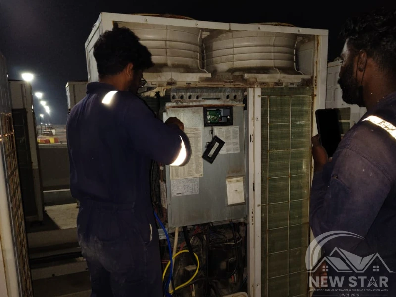 24/7 AC repair in Trivandrum by New Star AC Solutions technician working at night