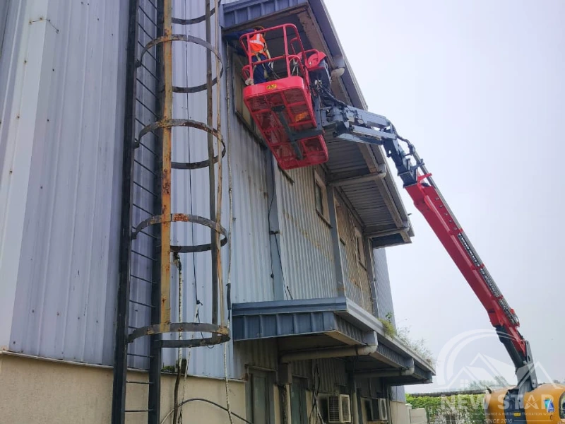 High-rise AC installation and maintenance in Trivandrum by New Star AC Solutions using lift equipment